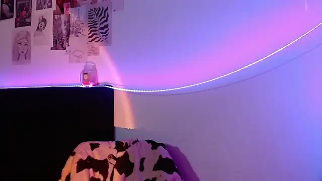 Coralinnee  online show from February 6, 4:31 am