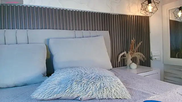 SHANONCLARK online show from March 10, 7:08 pm