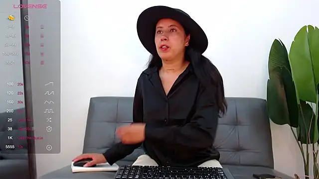Snapshot of marthina_thompsson chatting on January 16, 12:31 pm marthina thompsson online show from January 16, 12:31 pm