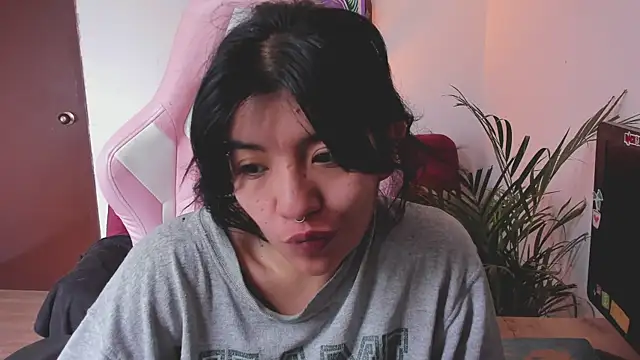 Snapshot of annie_walker6 chatting on December 8, 5:55 pm annie walker6 online show from December 8, 5:55 pm