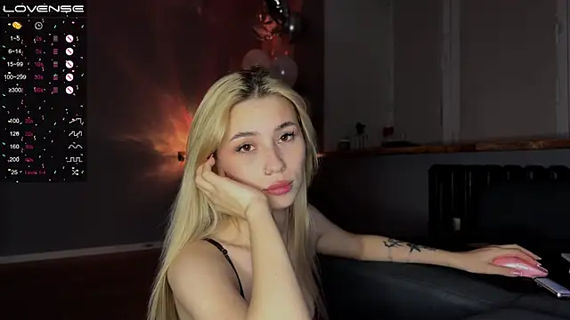 Snapshot of sarah_kurt chatting on February 21, 9:11 pm sarah kurt online show from February 21, 9:11 pm