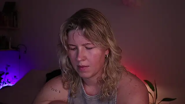 moonamii online show from October 21, 5:13 pm