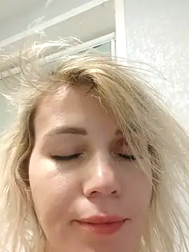 Snapshot of Linda_Gregory chatting on December 16, 1:42 am Linda Gregory online show from December 16, 1:42 am