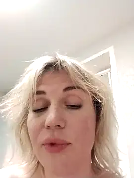 Snapshot of Linda_Gregory chatting on October 4, 1:47 am Linda Gregory online show from October 4, 1:47 am