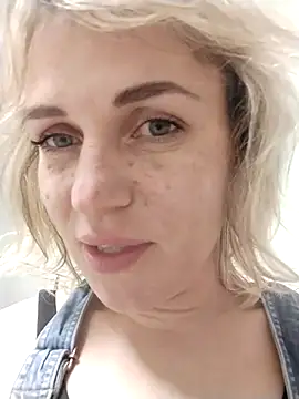 Snapshot of Linda_Gregory chatting on October 20, 2:01 am Linda Gregory online show from October 20, 2:01 am