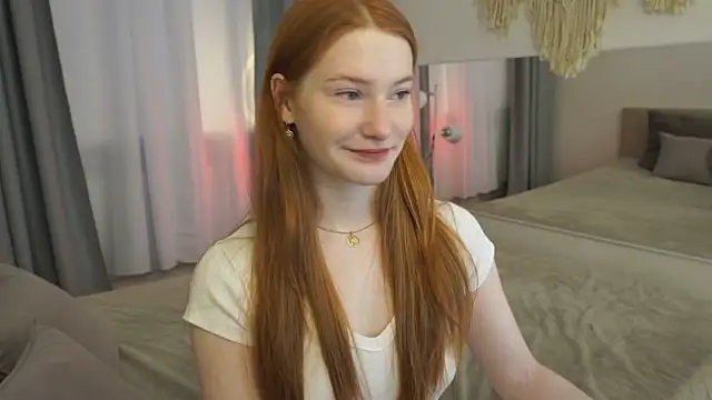 Snapshot of FiaMoor chatting on December 1, 11:59 am FiaMoor online show from December 1, 11:59 am