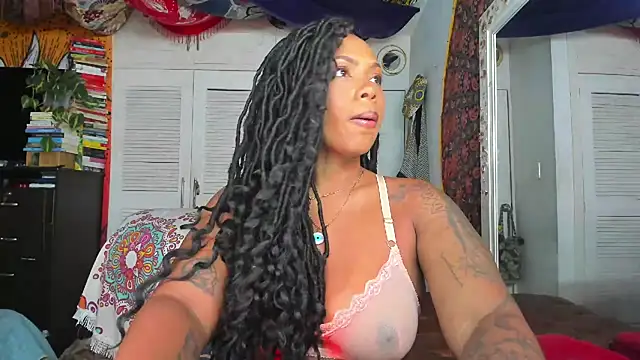 Snapshot of ElizaGrey_ chatting on October 28, 1:58 pm ElizaGrey online show from October 28, 1:58 pm