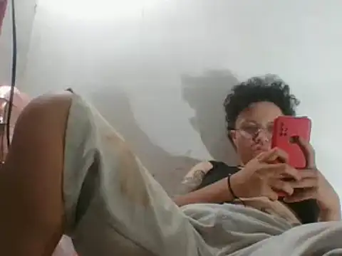 Snapshot of EdenJupiter chatting on December 17, 5:51 am EdenJupiter online show from December 17, 5:51 am