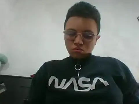 Snapshot of EdenJupiter chatting on October 31, 5:30 am EdenJupiter online show from October 31, 5:30 am