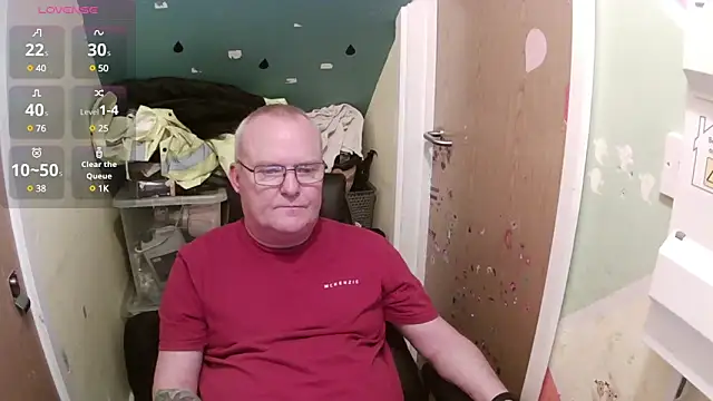 Snapshot of FriendlyDave chatting on February 10, 2:26 pm FriendlyDave online show from February 10, 2:26 pm