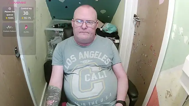 Snapshot of FriendlyDave chatting on February 22, 6:06 am FriendlyDave online show from February 22, 6:06 am