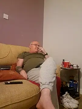 Snapshot of FriendlyDave chatting on March 5, 9:15 pm FriendlyDave online show from March 5, 9:15 pm