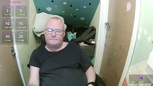 Snapshot of FriendlyDave chatting on March 18, 12:03 pm FriendlyDave online show from March 18, 12:03 pm