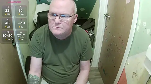 Snapshot of FriendlyDave chatting on March 22, 1:41 pm FriendlyDave online show from March 22, 1:41 pm