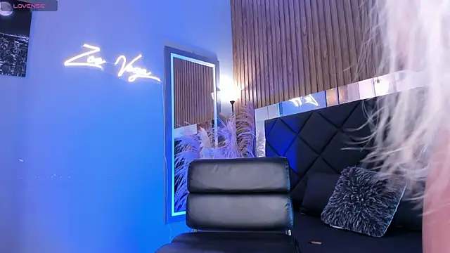 Snapshot of Zoevegass chatting on January 13, 5:33 pm Zoevegass online show from January 13, 5:33 pm