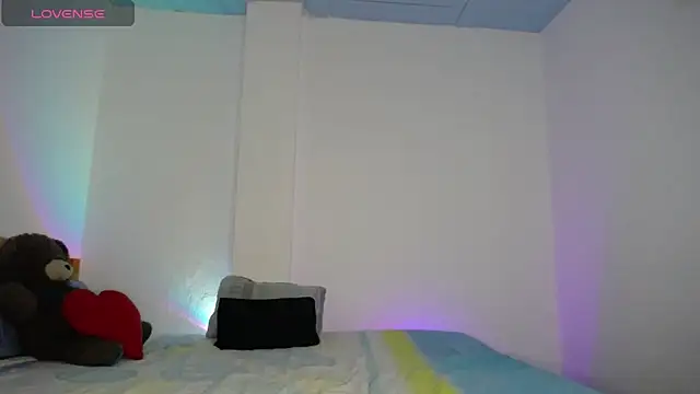 Snapshot of monkeywillwhite chatting on December 4, 10:19 pm monkeywillwhite online show from December 4, 10:19 pm