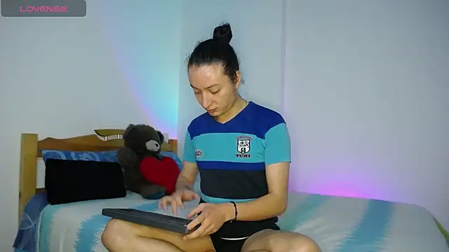 Snapshot of monkeywillwhite chatting on December 13, 10:23 pm monkeywillwhite online show from December 13, 10:23 pm