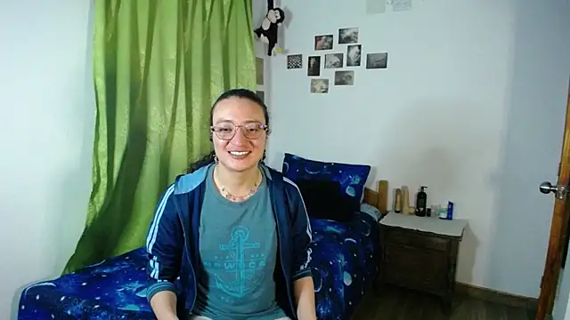 Snapshot of monkeywillwhite chatting on October 23, 2:11 am monkeywillwhite online show from October 23, 2:11 am