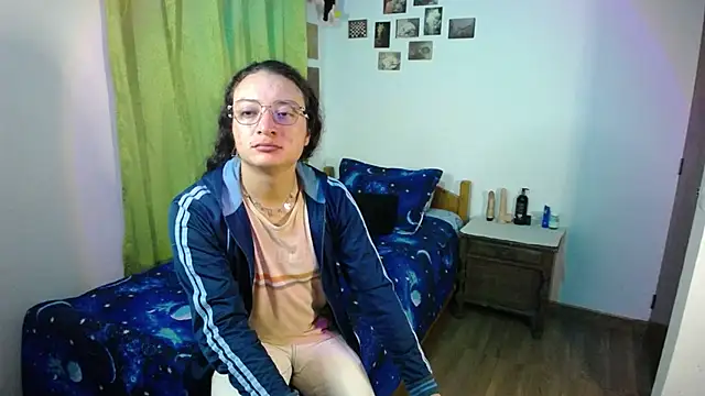 Snapshot of monkeywillwhite chatting on October 25, 3:03 am monkeywillwhite online show from October 25, 3:03 am