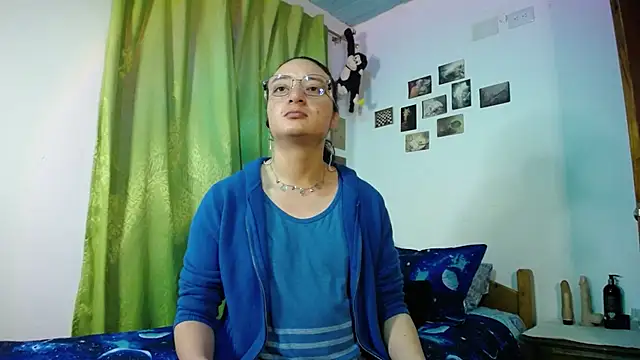 Snapshot of monkeywillwhite chatting on October 27, 12:26 am monkeywillwhite online show from October 27, 12:26 am