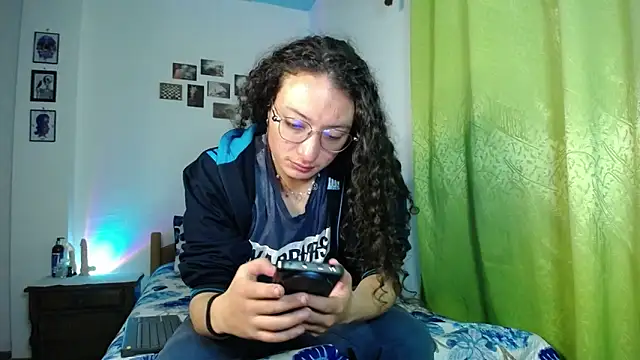 Snapshot of monkeywillwhite chatting on November 4, 1:59 am monkeywillwhite online show from November 4, 1:59 am