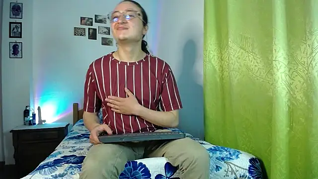 Snapshot of monkeywillwhite chatting on November 9, 12:09 am monkeywillwhite online show from November 9, 12:09 am