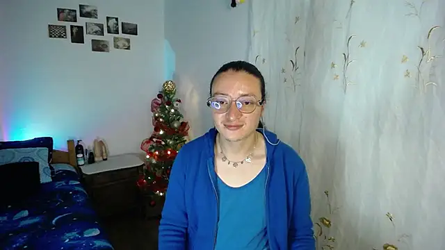 Snapshot of monkeywillwhite chatting on December 20, 3:24 am monkeywillwhite online show from December 20, 3:24 am