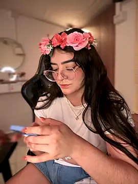 Lia flowers online show from November 3, 11:15 pm