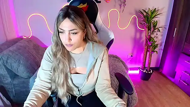 Snapshot of a_belladanger chatting on February 19, 2:12 am a belladanger online show from February 19, 2:12 am