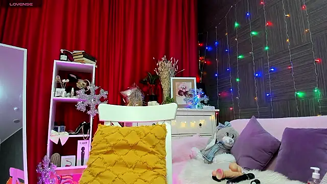 Snapshot of Queen_baby chatting on December 3, 2:14 am Queen baby online show from December 3, 2:14 am