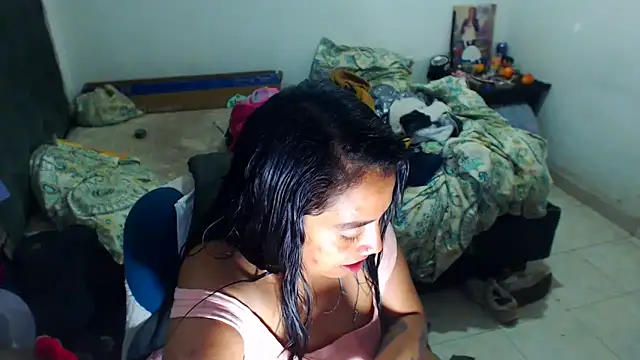 Snapshot of AmaraRoberts420 chatting on October 25, 2:08 am AmaraRoberts420 online show from October 25, 2:08 am