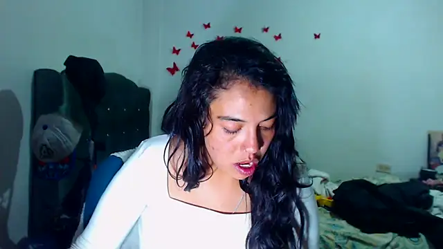 Snapshot of AmaraRoberts420 chatting on December 5, 3:37 am AmaraRoberts420 online show from December 5, 3:37 am