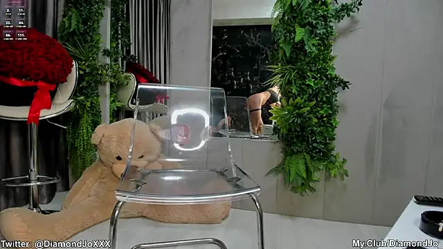 Snapshot of DiamondJo_ chatting on February 22, 12:05 am DiamondJo online show from February 22, 12:05 am