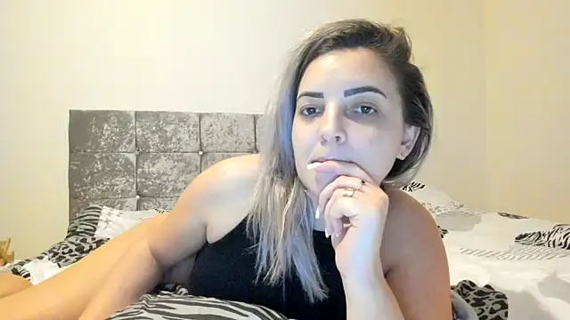 Snapshot of leilahot14 chatting on January 15, 2:24 pm leilahot14 online show from January 15, 2:24 pm