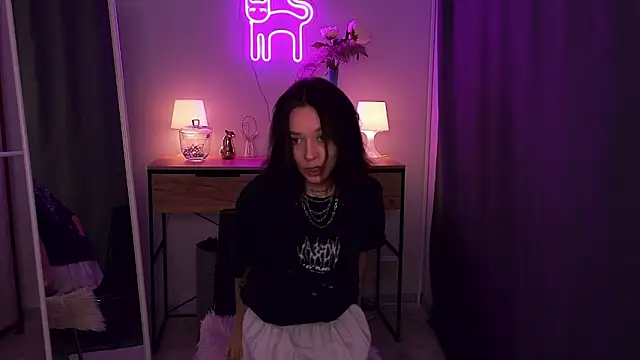 Snapshot of VivianLy_ chatting on February 16, 9:26 am VivianLy online show from February 16, 9:26 am