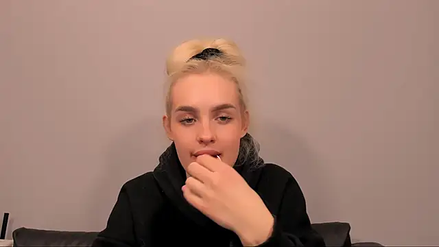 OliviaKisss online show from February 13, 7:43 pm