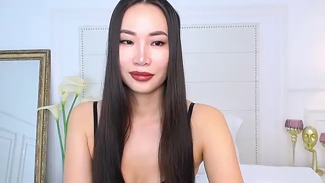 Snapshot of NaomiYuu chatting on December 11, 1:58 am NaomiYuu online show from December 11, 1:58 am