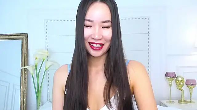 Snapshot of NaomiYuu chatting on December 24, 2:21 am NaomiYuu online show from December 24, 2:21 am