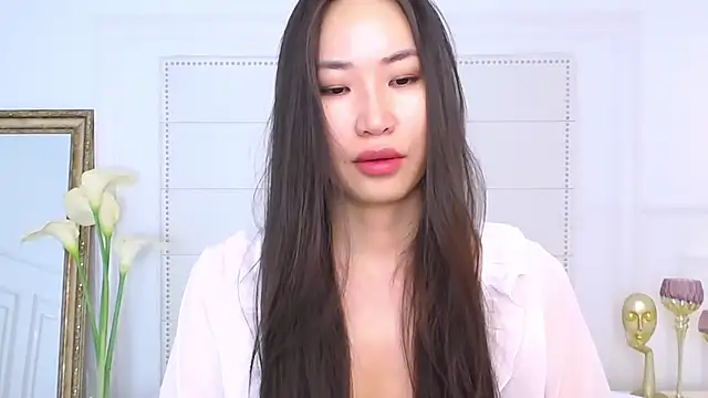 Snapshot of NaomiYuu chatting on January 20, 2:43 am NaomiYuu online show from January 20, 2:43 am