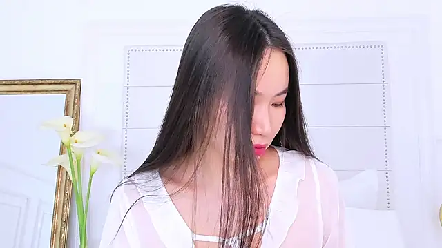 Snapshot of NaomiYuu chatting on February 7, 2:19 am NaomiYuu online show from February 7, 2:19 am