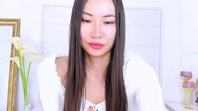 Snapshot of NaomiYuu chatting on February 19, 6:00 am NaomiYuu online show from February 19, 6:00 am