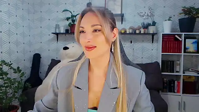 MillaXQueen online show from February 19, 2:57 pm