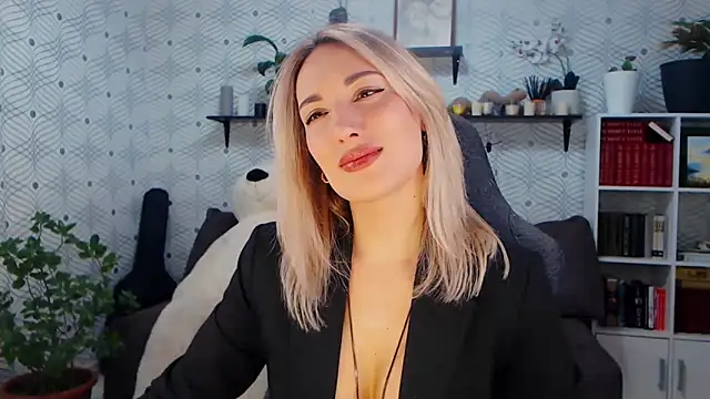 MillaXQueen online show from February 26, 3:22 pm