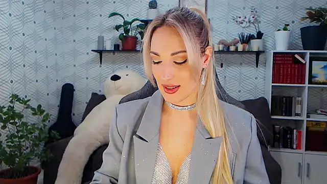 MillaXQueen online show from February 27, 12:49 pm