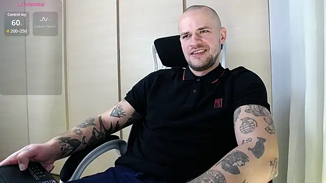 Snapshot of FindomJason chatting on December 20, 7:44 am FindomJason online show from December 20, 7:44 am