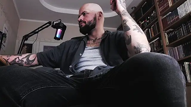 Snapshot of FindomJason chatting on October 8, 11:08 am FindomJason online show from October 8, 11:08 am