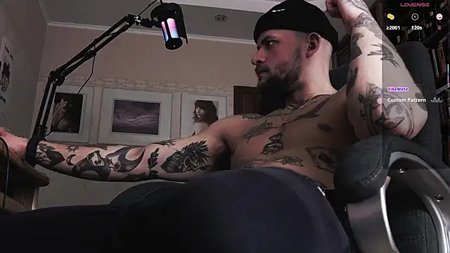 Snapshot of FindomJason chatting on November 12, 3:23 pm FindomJason online show from November 12, 3:23 pm