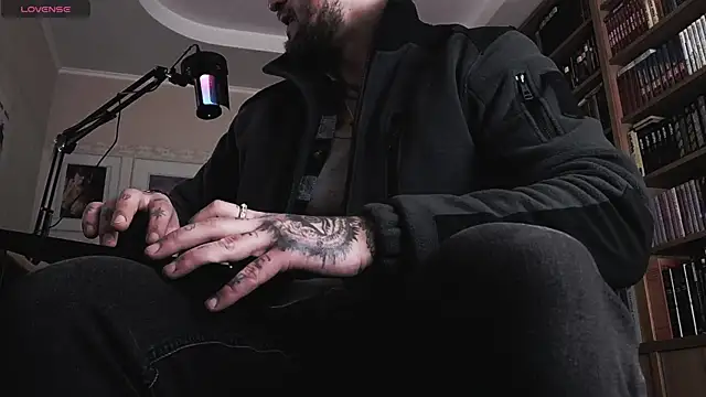 Snapshot of FindomJason chatting on November 16, 3:17 pm FindomJason online show from November 16, 3:17 pm