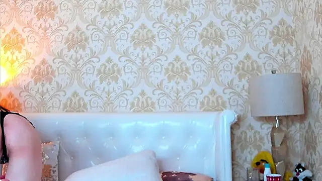 JuliaHunts online show from April 4, 4:11 am