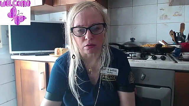 Snapshot of martachatte chatting on March 10, 11:32 am martachatte online show from March 10, 11:32 am